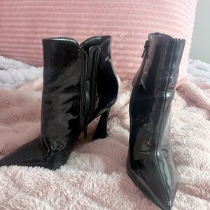 Nine West Black Patent Leather Ankle Boots | Size 7 | EUC❣️
